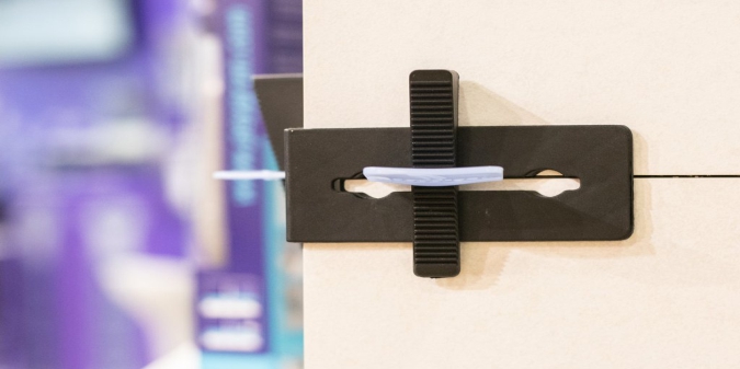 What is a Tile Leveling Bracket?